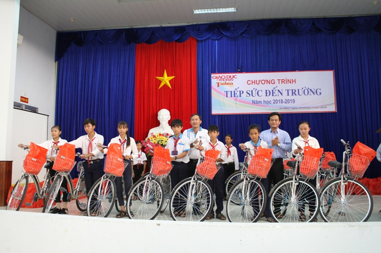 Tiếp sức học trò nơi cuối trời Tổ quốc ảnh 6