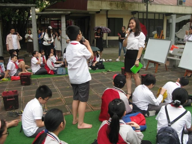 Học sinh hào hứng trải nghiệm học lịch sử tại Bảo tàng.