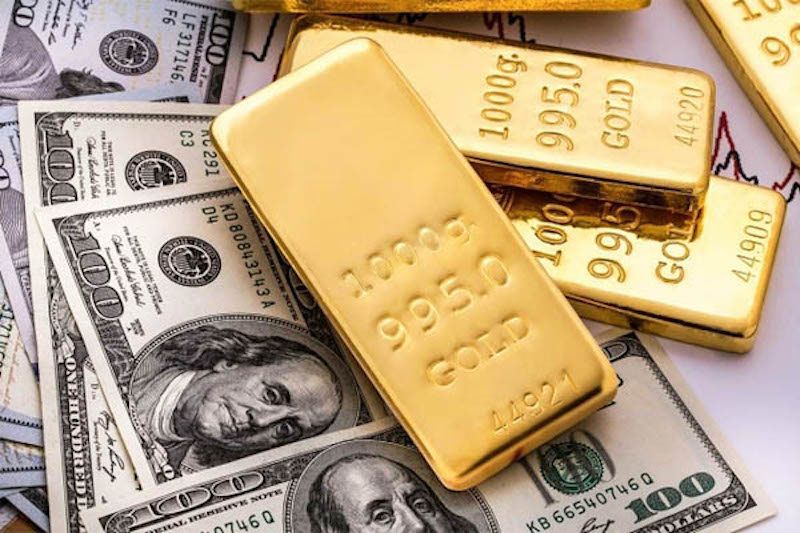 Trung Quốc bán mạnh trái phiếu Mỹ, mua thêm vàng.
