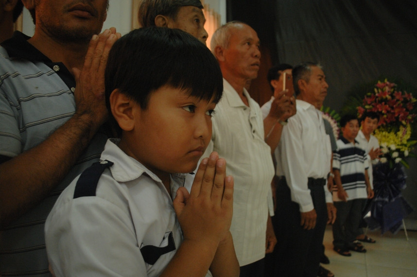 Đông đảo người dân tỉnh Đồng Tháp đến viếng và tiễn đưa phi công Nguyễn Văn Bảy.