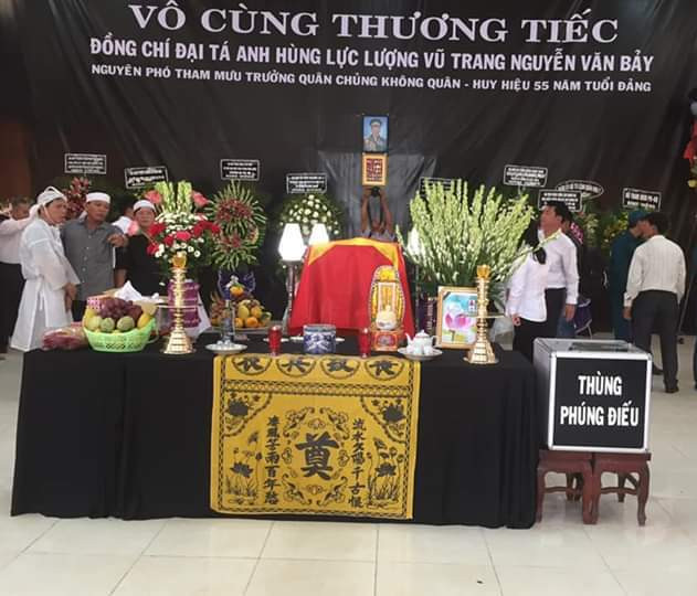 Lễ viếng Anh hùng phi công Nguyễn Văn Bảy tại Hội trường UBND huyện Lai Vung, Đồng Tháp. Lễ viếng Anh hùng phi công Nguyễn Văn Bảy tại Hội trường UBND huyện Lai Vung, Đồng Tháp.