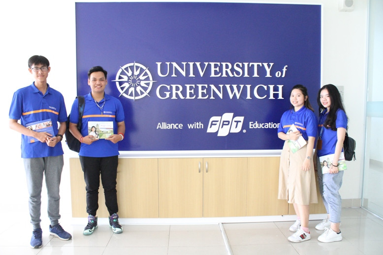 Nguyễn Lê Thiên Trình, Huỳnh Nhựt Quang, Nguyễn Thị Mỹ Phương và Trần Thị Hải Yến - SV ĐH Greenwich (Việt Nam) - cơ sở đào tạo tại Cần Thơ vừa có chuyến trải nghiệm học tập tại Malaysia