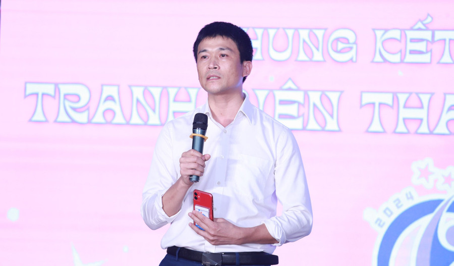 Thầy Nguyễn Quang Tùng - Hiệu trưởng Trường THCS-THPT M.V.Lômônôxốp. Ảnh: TG Thầy Nguyễn Quang Tùng - Hiệu trưởng Trường THCS-THPT M.V.Lômônôxốp. Ảnh: TG