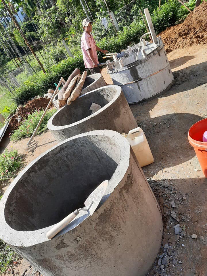 Để chủ động nguồn nước, Trường PTDTBT Tiểu học Trà Tập đầu tư xây dựng giếng khoan tại điểm trường Tắk Rối. Ảnh: NTCC