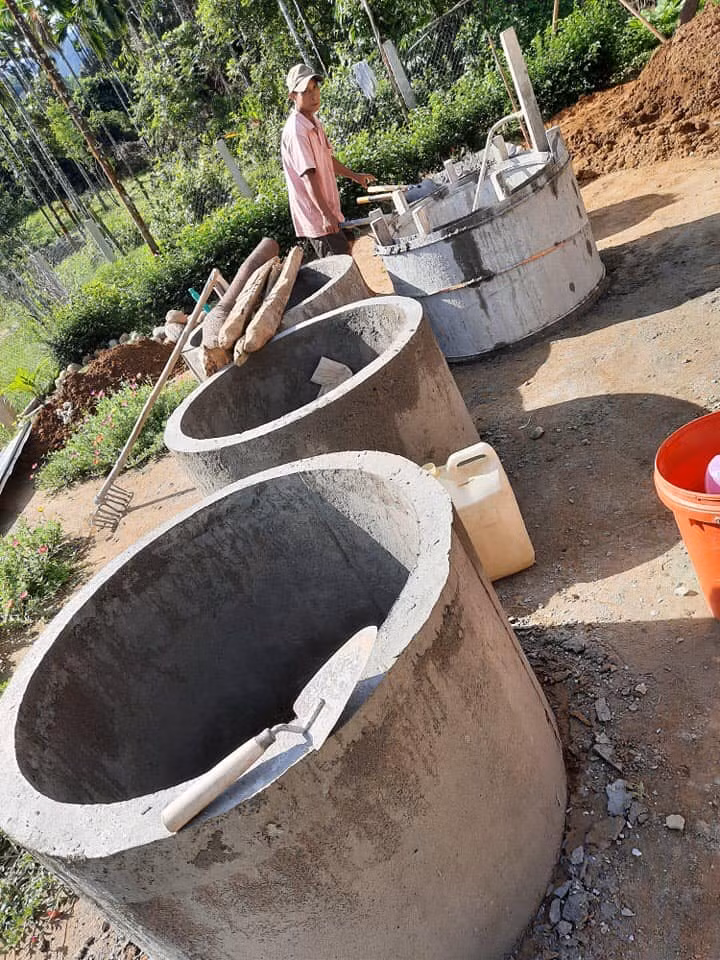 Để chủ động nguồn nước, Trường PTDTBT Tiểu học Trà Tập đầu tư xây dựng giếng khoan tại điểm trường Tắk Rối. Ảnh: NTCC