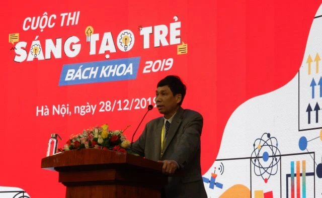 GS Đinh Văn Phong – Phó Hiệu trưởng Trường ĐH Bách khoa Hà Nội phát biểu tại khai mạc Chung kết Cuộc thi "Sáng tạo trẻ Bách khoa 2019".