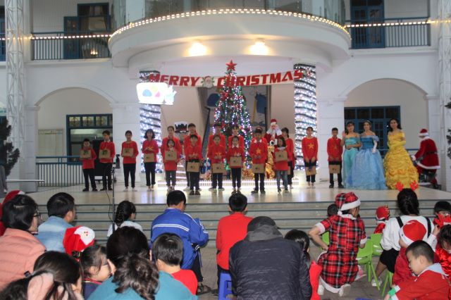 Những món quà nhỏ nhưng có ý nghĩa tinh thần lớn đối với học sinh Trường Chuyên biệt Bình Minh. Những món quà nhỏ nhưng có ý nghĩa tinh thần lớn đối với học sinh Trường Chuyên biệt Bình Minh.