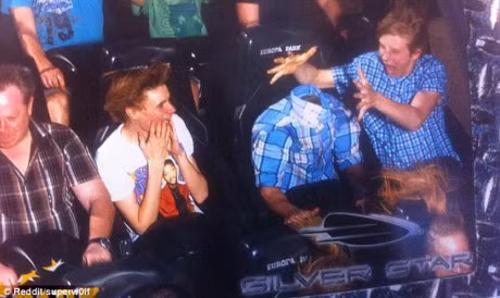 Bieu cam hai huoc cua hanh khach khi di tau luon sieu toc - Anh 13