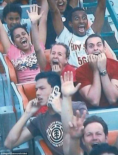 Bieu cam hai huoc cua hanh khach khi di tau luon sieu toc - Anh 2