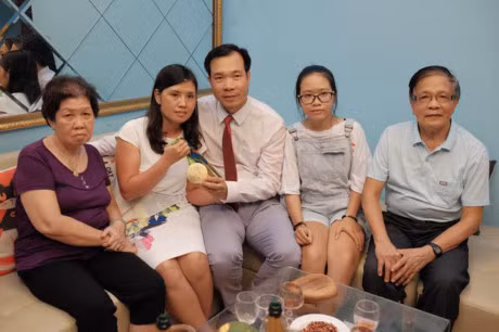 Hoang Xuan Vinh tai xuat, Tet khong ve tham que - Anh 1