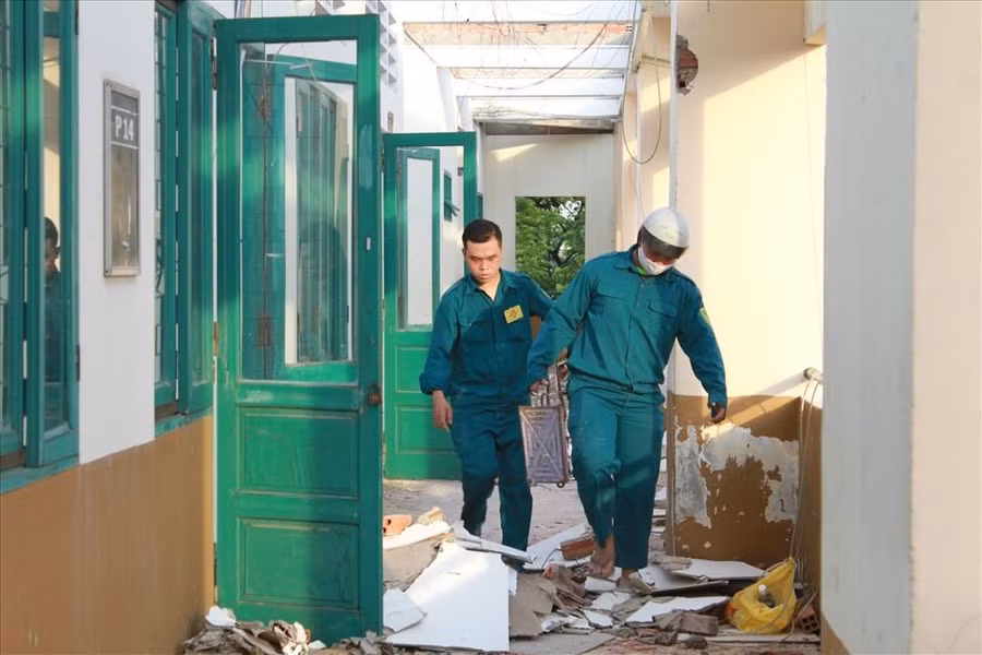 Công tác dọn dẹp sau sự cố được tiến hành vào ngày 1/11