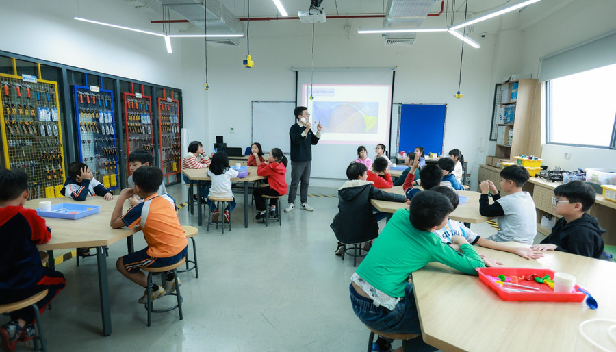 Những tiết học cuối năm của thầy trò Trường Phổ thông liên cấp Phenikaa. Ảnh: Hải Nam