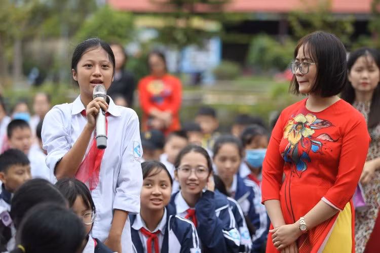 Học sinh Trường THCS Nguyễn Đức Cảnh (Đông Triều, Quảng Ninh) tự tin trong giờ học ngoại khóa. Ảnh: Đại Quang