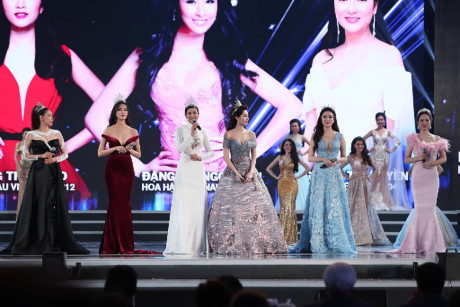 Hoa hậu Hà Kiều Anh: Bà mẹ 3 con và nửa đời giông bão! - Ảnh 4 Hoa hau Ha Kieu Anh: Ba me 3 con va nua doi giong bao! - Anh 4