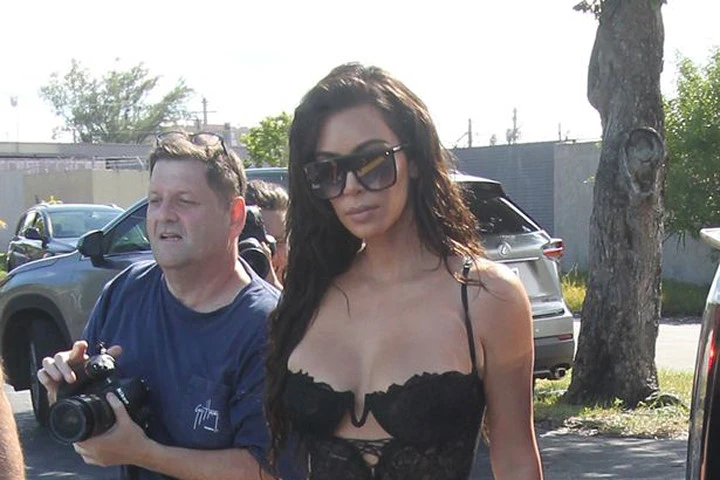 Kim Kardashian diện đồ ngày càng phản cảm