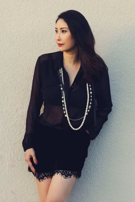 Hoa hau Ha Kieu Anh: Ba me 3 con va nua doi giong bao! - Anh 2