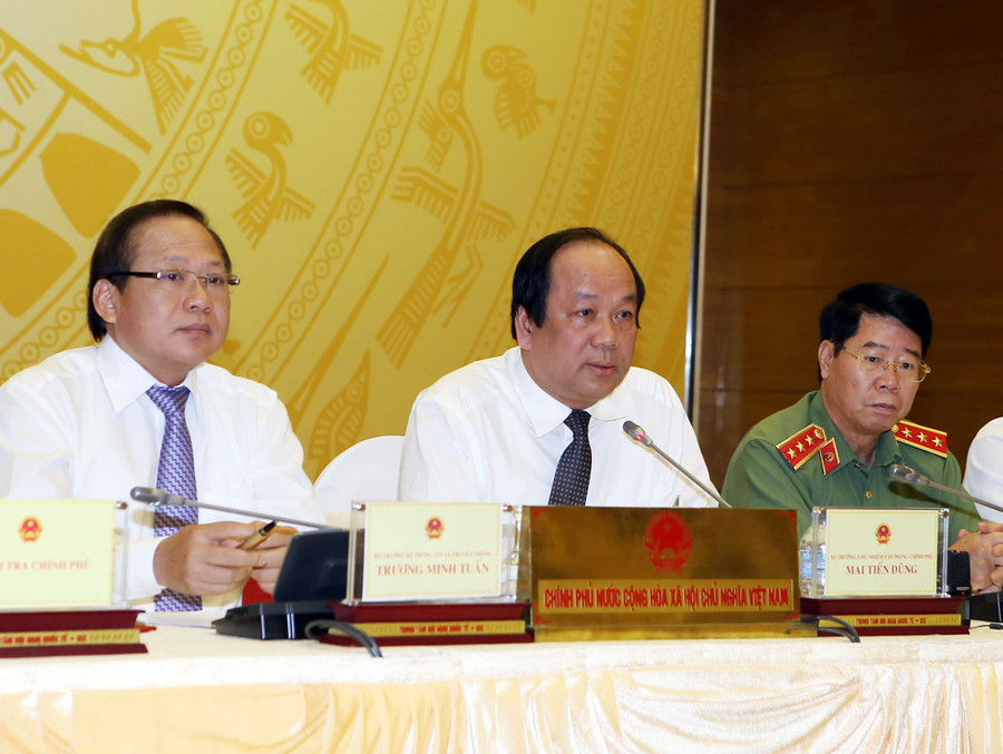 Bộ trưởng, Chủ nhiệm VPCP, Người phát ngôn của Chính phủ Mai Tiến Dũng, Bộ trưởng Bộ TT&TT Trương Minh Tuấn, Thứ trưởng Bộ Công an Bùi Văn Nam tại phiên họp báo Chính phủ tháng 4/2017 - Ảnh: VGP/Nhật Bắc Bộ trưởng, Chủ nhiệm VPCP, Người phát ngôn của Chính phủ Mai Tiến Dũng, Bộ trưởng Bộ TT&TT Trương Minh Tuấn, Thứ trưởng Bộ Công an Bùi Văn Nam tại phiên họp báo Chính phủ tháng 4/2017 - Ảnh: VGP/Nhật Bắc