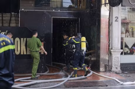 Ha Noi: Chay lon tai quan karaoke 7 tang pho Mai Hac De - Anh 2