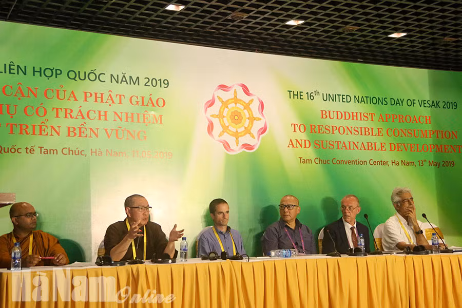 Các đại biểu dự Hội thảo Khoa học Quốc tế Phật giáo 