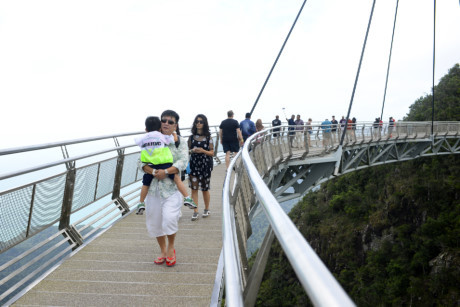 Cây cầu bộ hành lơ lửng giữa trời tại Langkawi - Ảnh 13 Cay cau bo hanh lo lung giua troi tai Langkawi - Anh 13