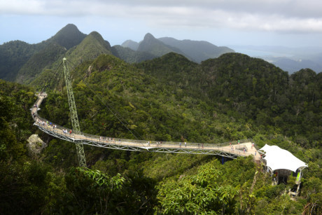 Cây cầu bộ hành lơ lửng giữa trời tại Langkawi - Ảnh 5 Cay cau bo hanh lo lung giua troi tai Langkawi - Anh 5