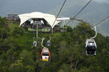 Cây cầu bộ hành lơ lửng giữa trời tại Langkawi - Ảnh 3 Cay cau bo hanh lo lung giua troi tai Langkawi - Anh 3
