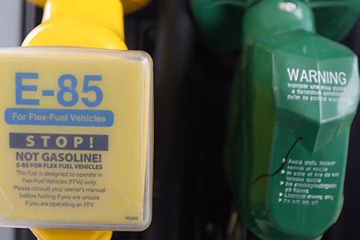 Các nhà khoa học tình cờ tìm được cách biến CO2 thành rượu chỉ với 1 xúc tác