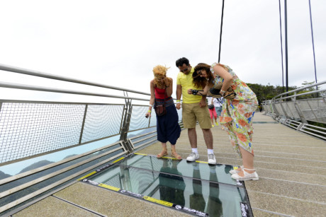 Cây cầu bộ hành lơ lửng giữa trời tại Langkawi - Ảnh 11 Cay cau bo hanh lo lung giua troi tai Langkawi - Anh 11
