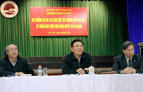 Bộ trưởng Bộ GD&ĐT Phạm Vũ Luận cùng đoàn công tác làm việc tại Trường ĐHSP Hà Nội 2