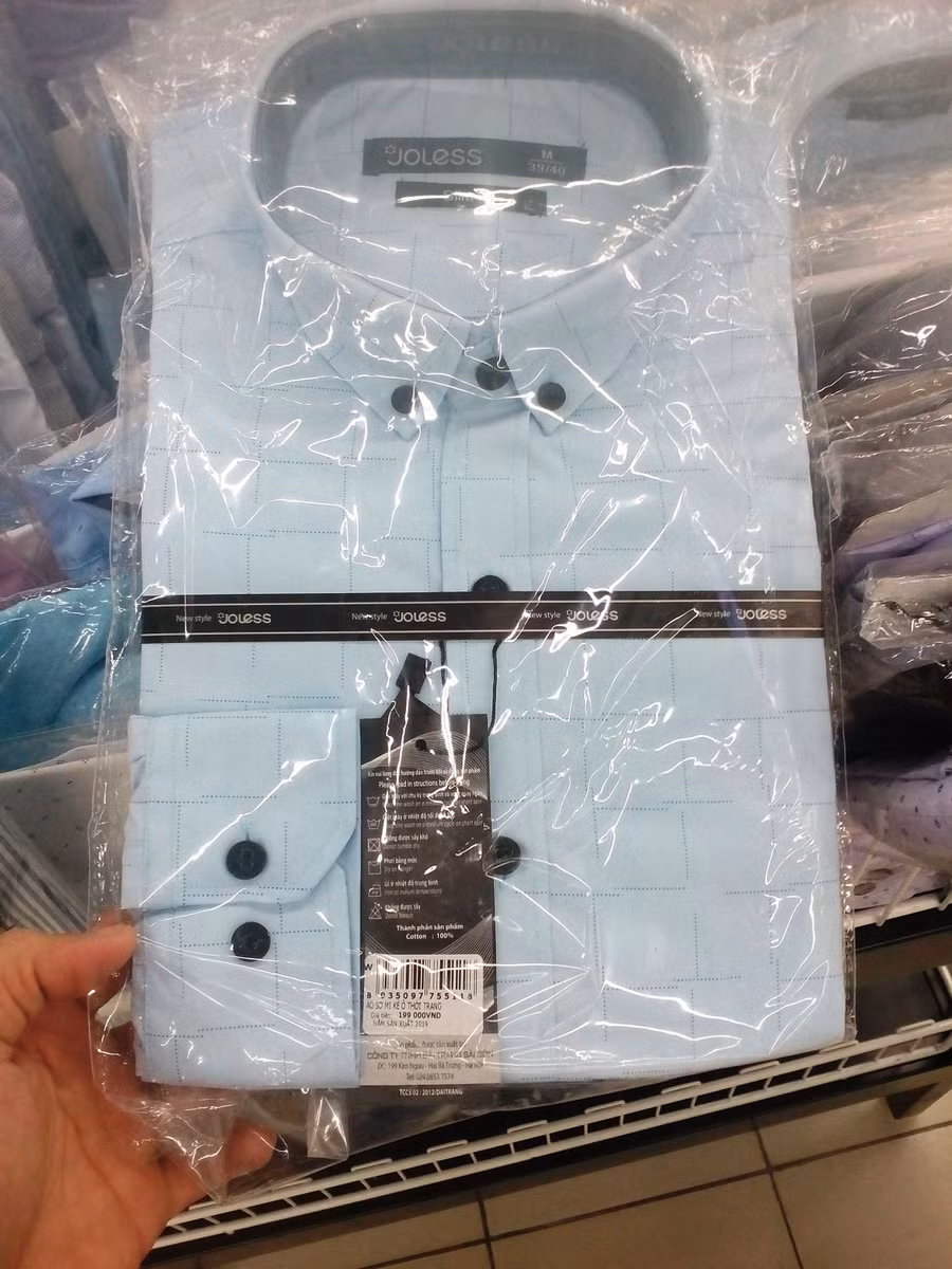 Chiếc áo sơ mi được sản xuất tại Hà Nội