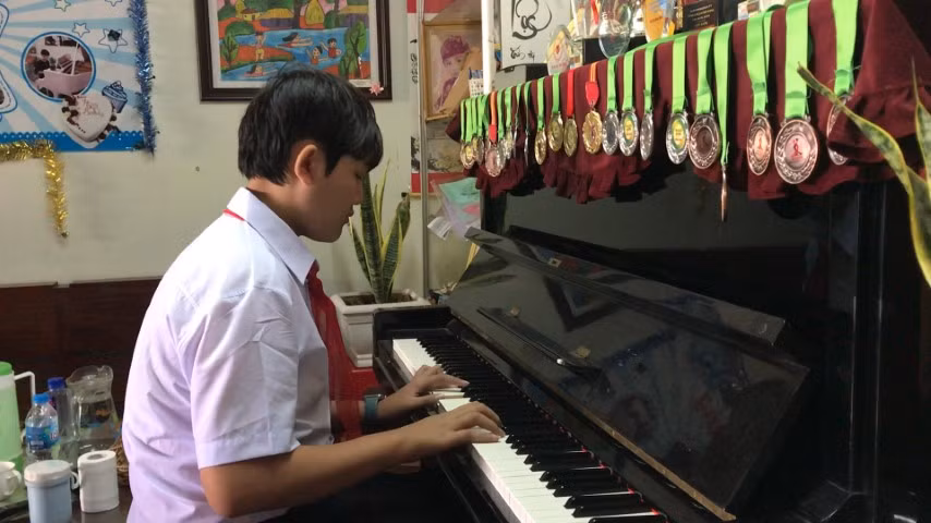 Phạm Lê Quốc Hưng đam mê âm nhạc từ nhỏ.