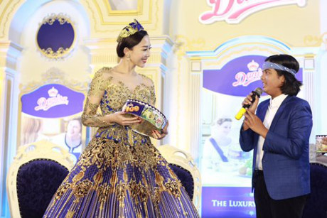 Toc Tien lan dau chia se bi mat ve ba - Anh 3