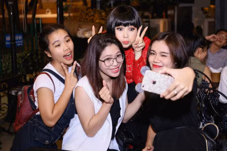 Gai 4 con Trang Nhung van 