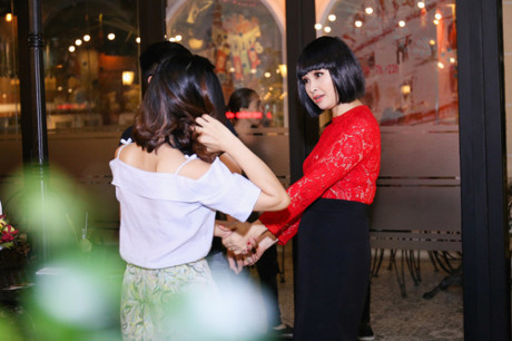 Gái 4 con Trang Nhung vẫn Gai 4 con Trang Nhung van