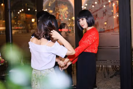 Gai 4 con Trang Nhung van 