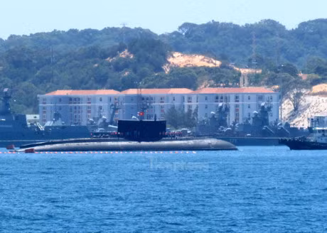 Toan canh 6 tau ngam kilo da ve Cam Ranh - Anh 8