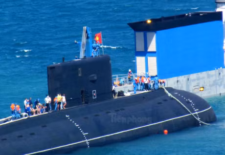 Toan canh 6 tau ngam kilo da ve Cam Ranh - Anh 6