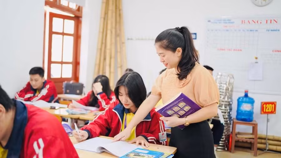 (Ảnh minh họa): Cô trò Trường THPT Công nghiệp (Hòa Bình) trong giờ học.