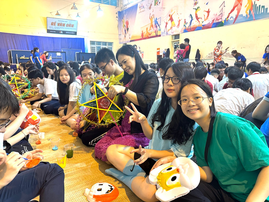 Chương trình “Giữ gìn nét đẹp Trung thu xưa” giúp học sinh có không gian vui chơi lành mạnh, đồng thời góp phần bảo tồn, phát huy di sản văn hóa của dân tộc. Chương trình “Giữ gìn nét đẹp Trung thu xưa” giúp học sinh có không gian vui chơi lành mạnh, đồng thời góp phần bảo tồn, phát huy di sản văn hóa của dân tộc.