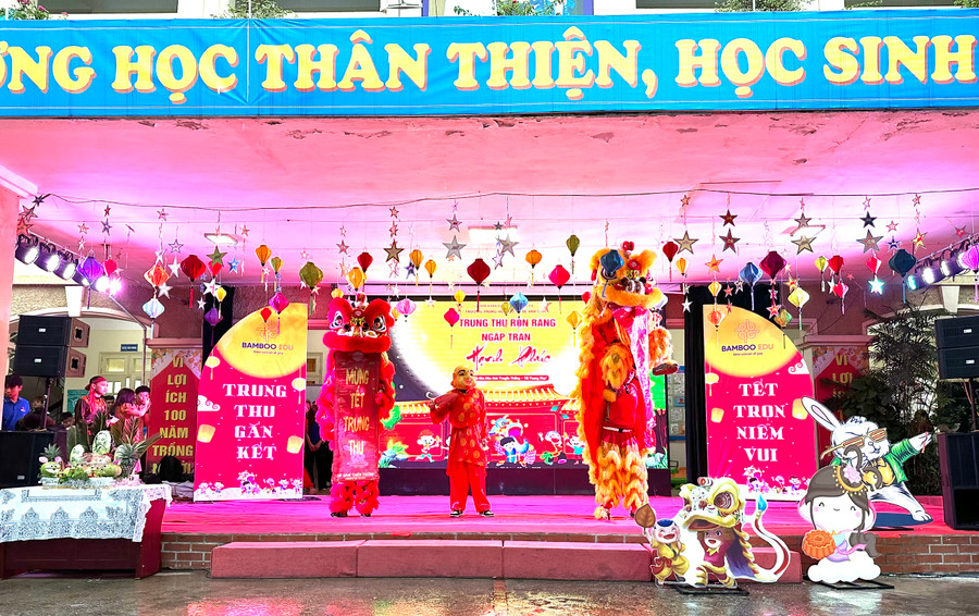 Chương trình Trung thu không thể thiếu tiết mục múa sư tử. Chương trình Trung thu không thể thiếu tiết mục múa sư tử.