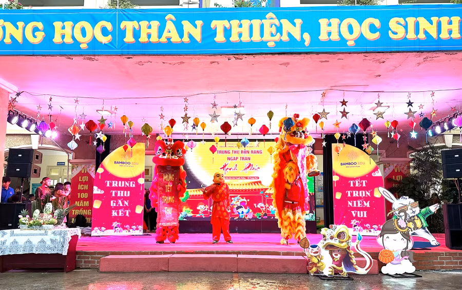 Chương trình Trung thu không thể thiếu tiết mục múa sư tử.