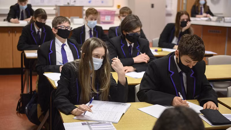 Học sinh trung học Tây Ban Nha sẽ có những môn học mới.