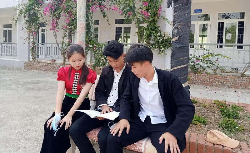 Ngoài giờ lên lớp, học sinh đã tự học để sẵn sàng cho kỳ thi sắp tới.