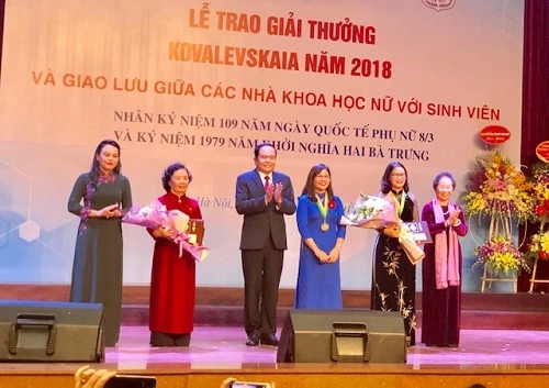 Các nhà khoa học nữ vinh dự nhận giải cá nhân và tập thể Giải thưởng Kovalevskaia năm 2018