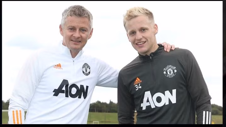 Tân binh đắt giá của Man Utd, Van de Beek.