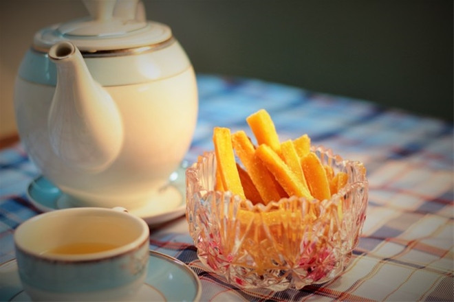 Bạn có thể chọn khoai vàng, khoai tím và khoai trắng để có được màu mứt đẹp mắt. mut