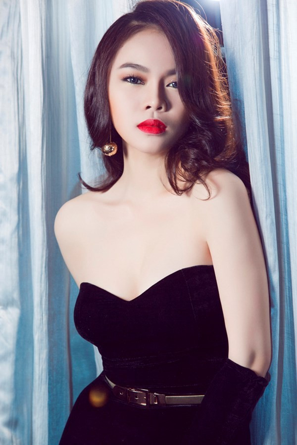 hững thành quả mà hiện giờ cô gái sinh năm 1989 có được tuyệt nhiên không chỉ nhờ may mắn mà bao gồm cả những thành quả và nỗ lực không ngừng. Khi chia sẻ về học vấn của mình với khán giả hâm mộ, Hồng Ngọc tâm sự: 