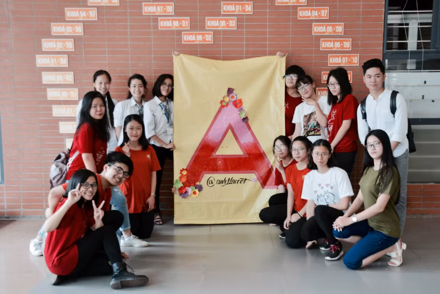 Lớp Anh 1 với chữ A đơn giản mà nổi bật