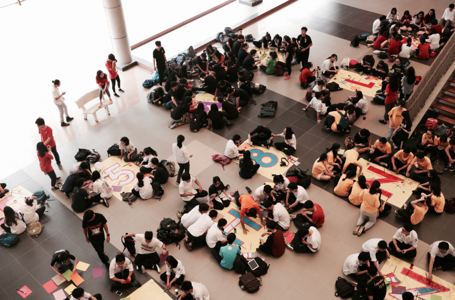 Các lớp hăng say tham gia ngày hội tô màu