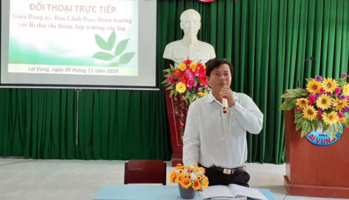 Lãnh đạo Trường THPT Lai Vung 1 (Đồng Tháp) đối thoại trực tiếp với học sinh. Ảnh: C. Chánh Lãnh đạo Trường THPT Lai Vung 1 (Đồng Tháp) đối thoại trực tiếp với học sinh. Ảnh: C. Chánh